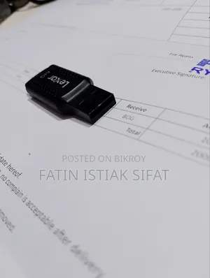 Lexar 64 GB Pendrive.