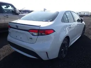 Toyota Corolla LE 2021 Pearl