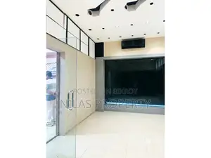 বনানীতে নিচতলার শোরুম স্পেস ভাড়া