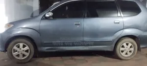 টয়োটা আভানজা ২০১০ গ্রে