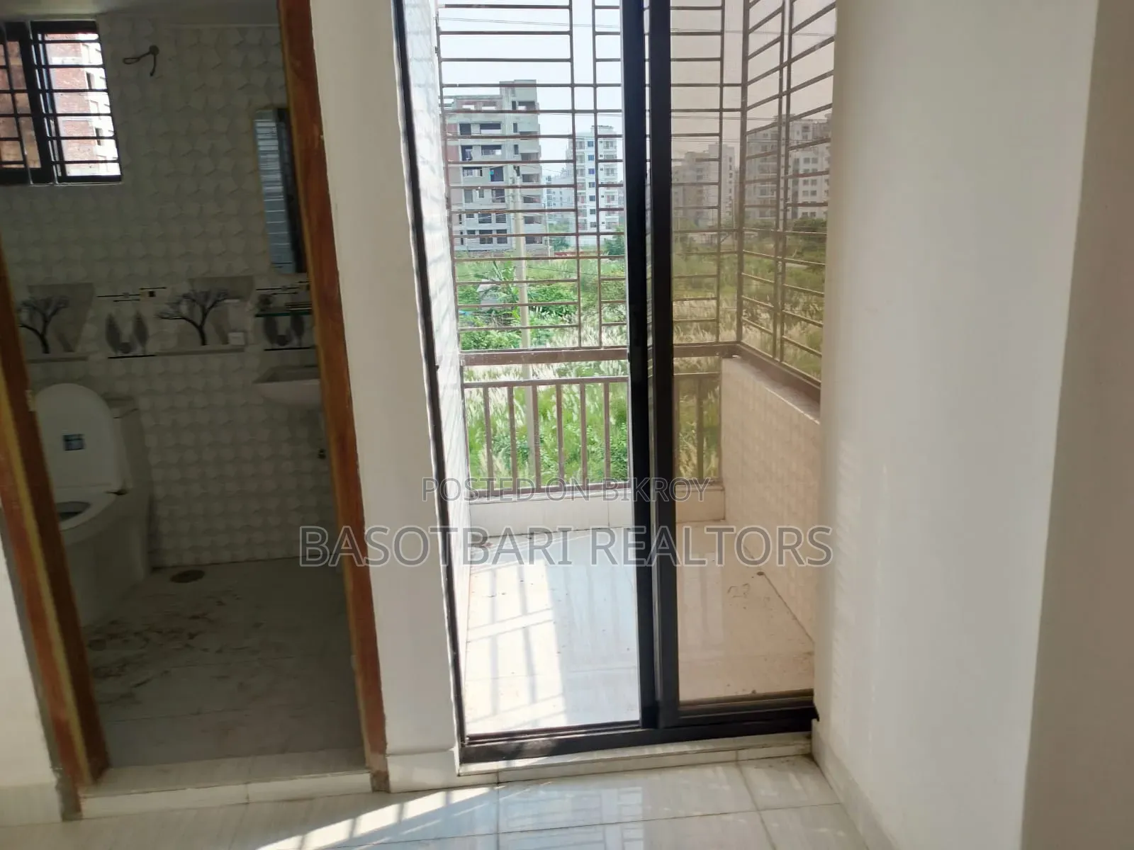 3 Bedroom Apartment in Aftab Nagar for sale