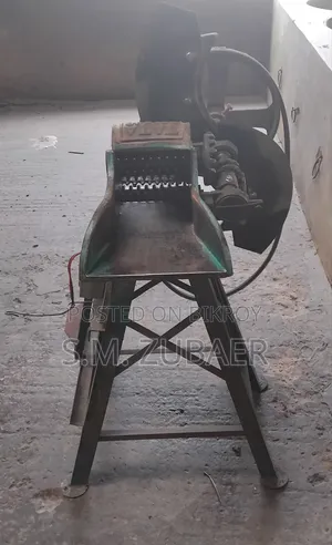 Cow Straw Cutting Machine