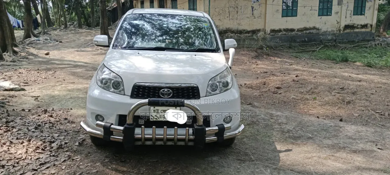 টয়োটা রাশ ২০১০ হোয়াইট