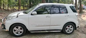 টয়োটা রাশ ২০১০ হোয়াইট