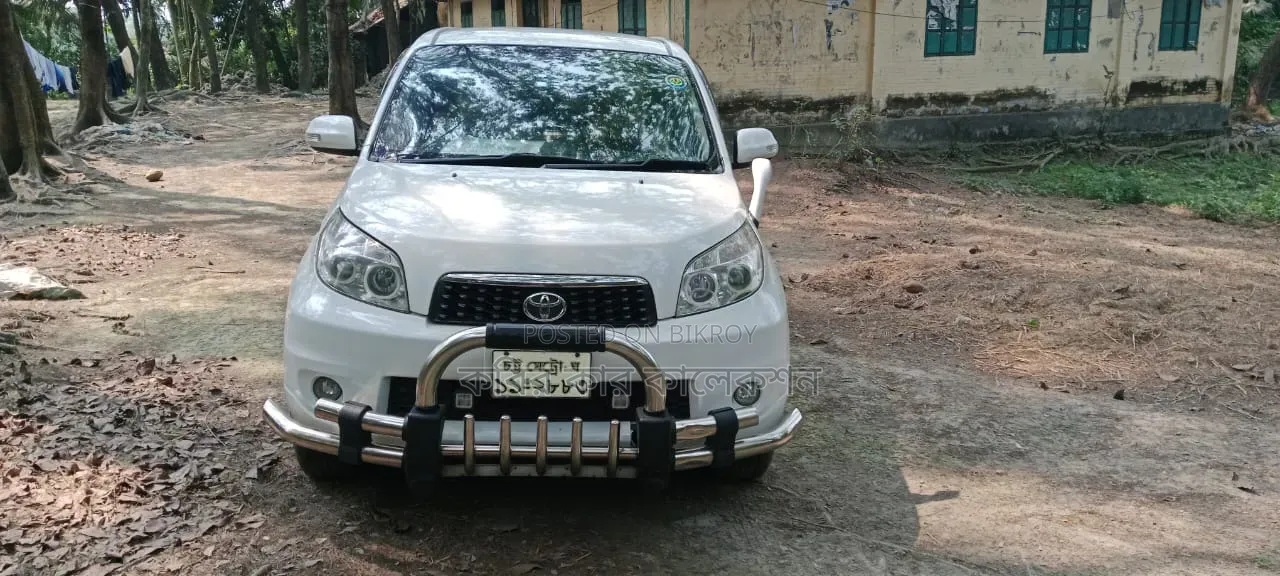 টয়োটা রাশ ২০১০ হোয়াইট