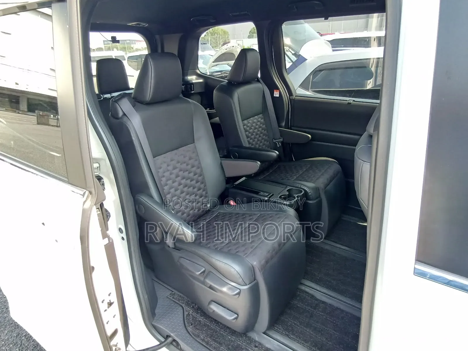 Toyota Voxy S-Z 2WD 7-Seater 2024 Pearl