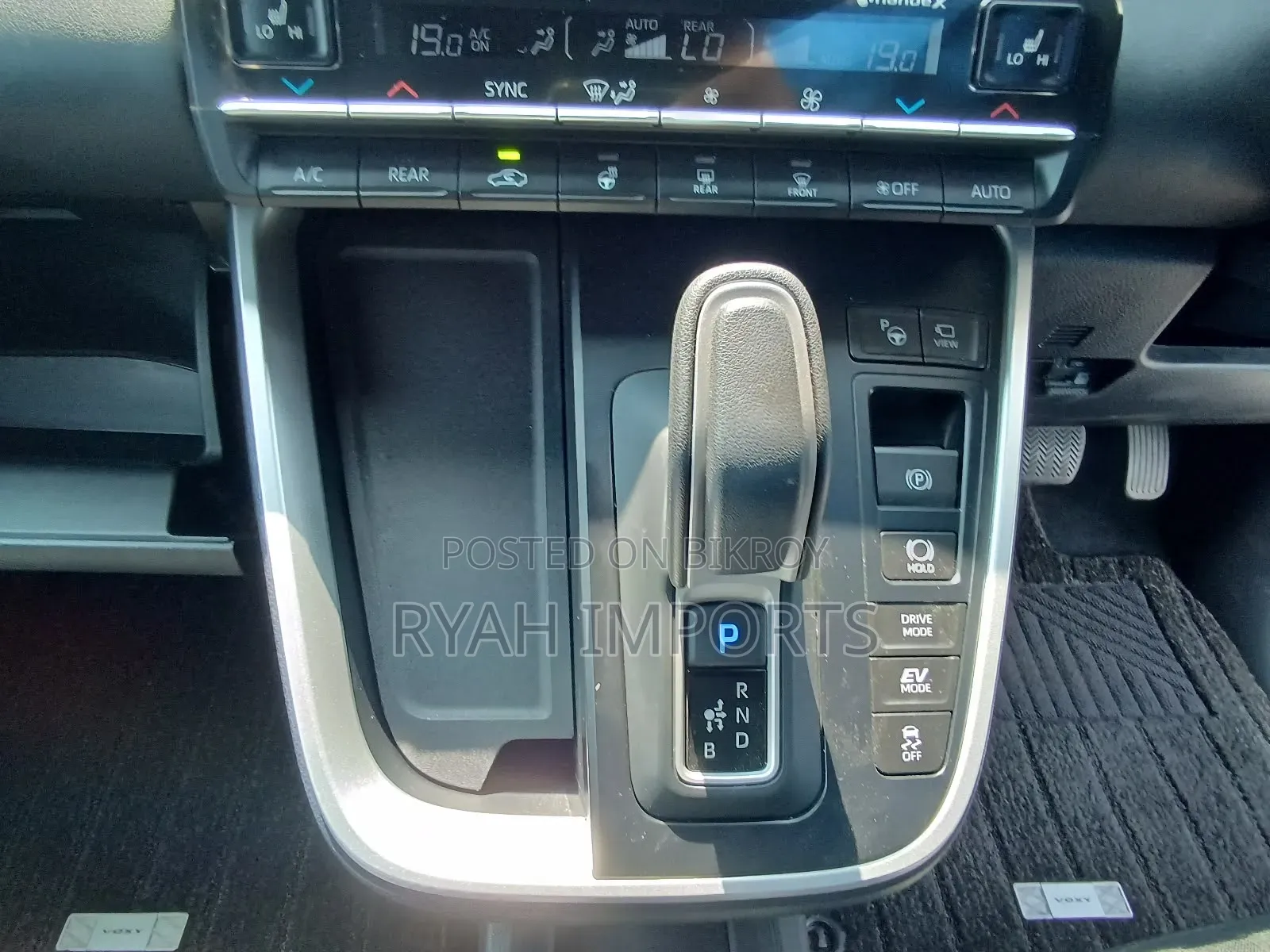 Toyota Voxy S-Z 2WD 7-Seater 2024 Pearl