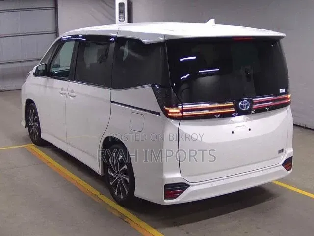 Toyota Voxy S-Z 2WD 7-Seater 2024 Pearl