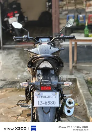 সুজুকি জিক্সার ২০২৫ ব্ল্যাক
