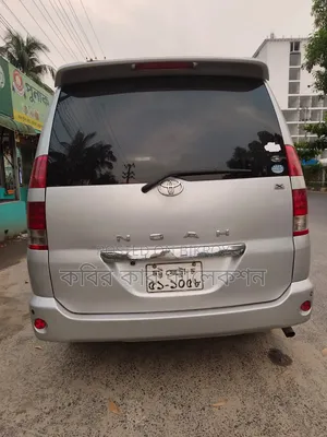 টয়োটা নোয়াহ ২০০২ রৌপ্য