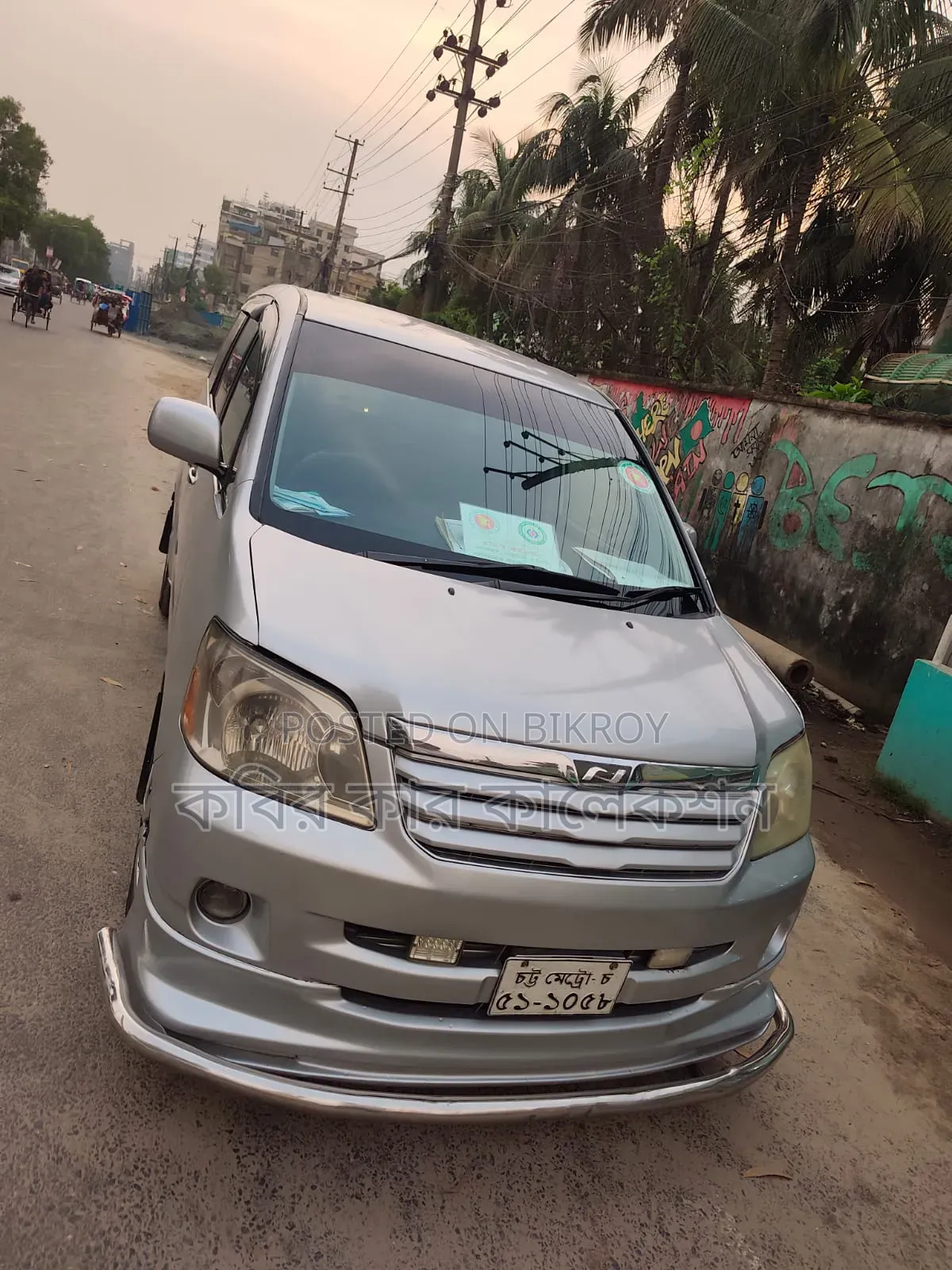টয়োটা নোয়াহ ২০০২ রৌপ্য