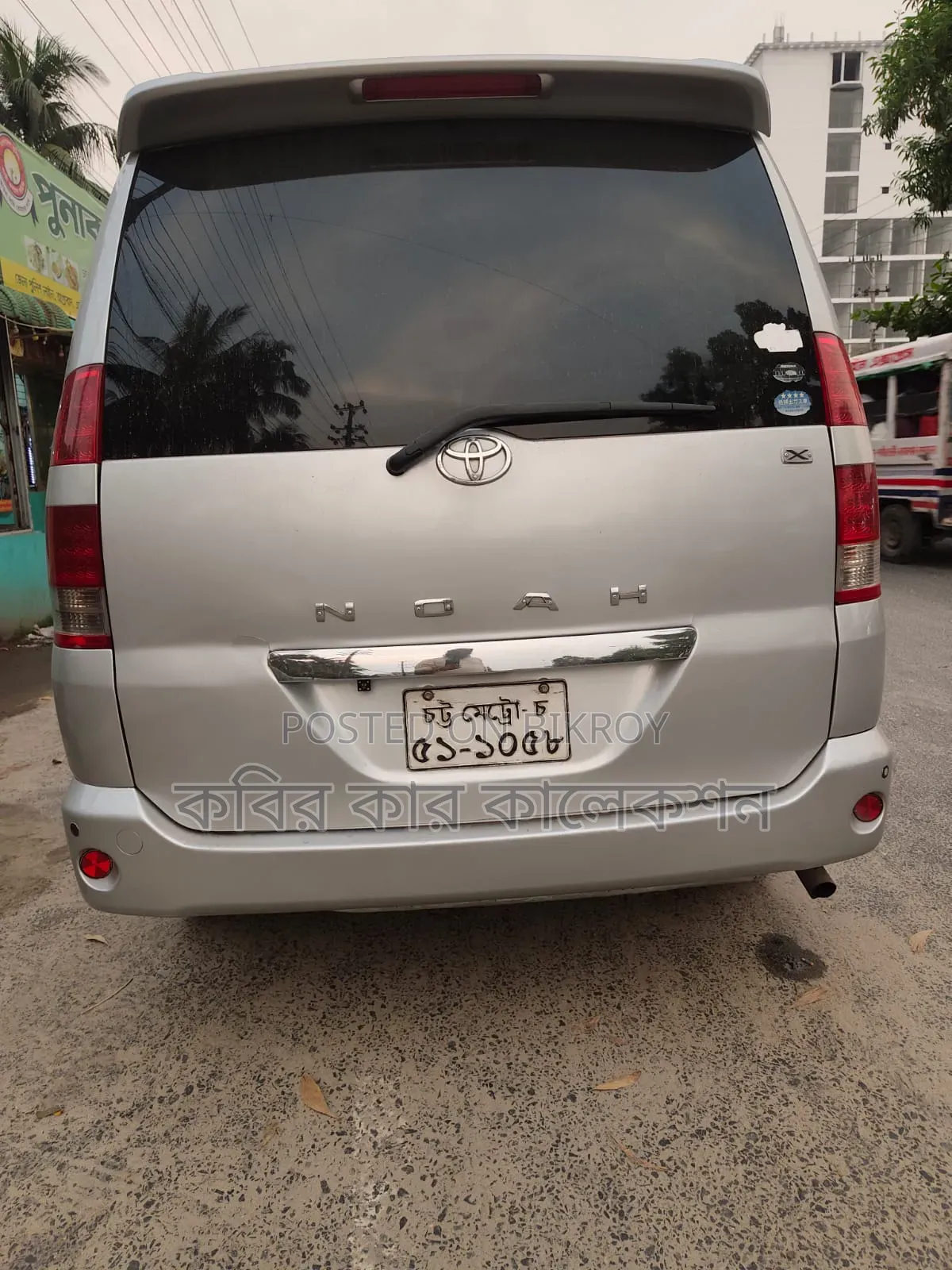 টয়োটা নোয়াহ ২০০২ রৌপ্য