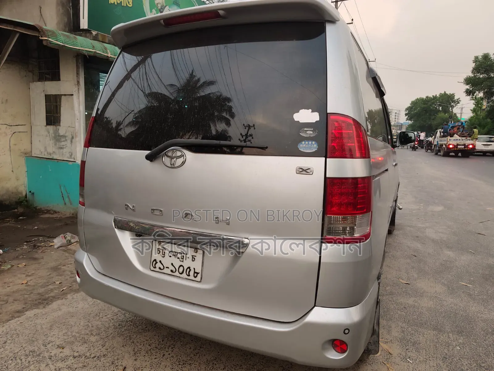 টয়োটা নোয়াহ ২০০২ রৌপ্য