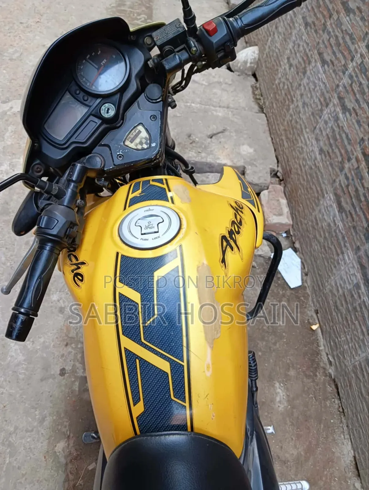 TVS Apache RTR 160 2V 2011 Yellow