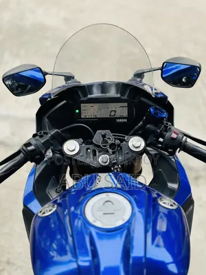ইয়ামাহা আর১৫ ভি৩ ২০২১ নীল