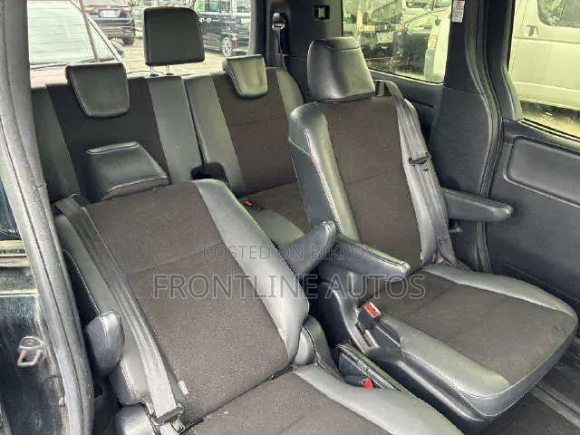 Toyota Noah 2021 Blue