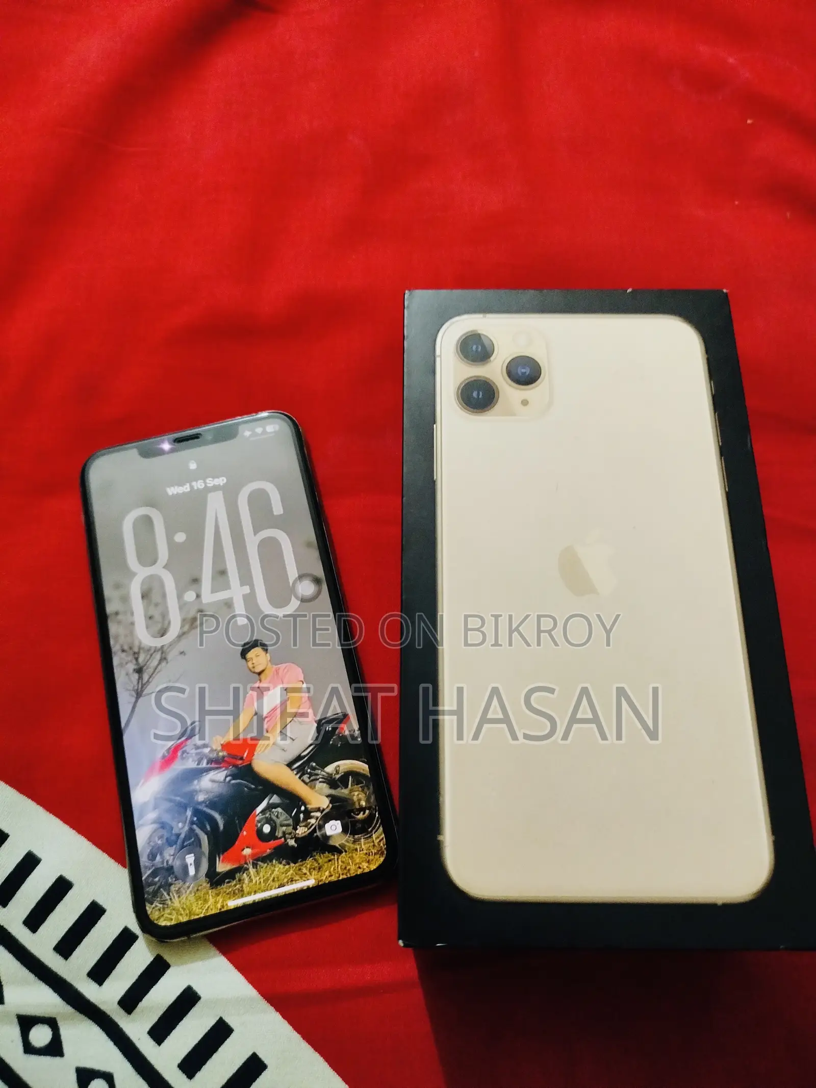New Apple iPhone 11 Pro Max 256 GB Gold