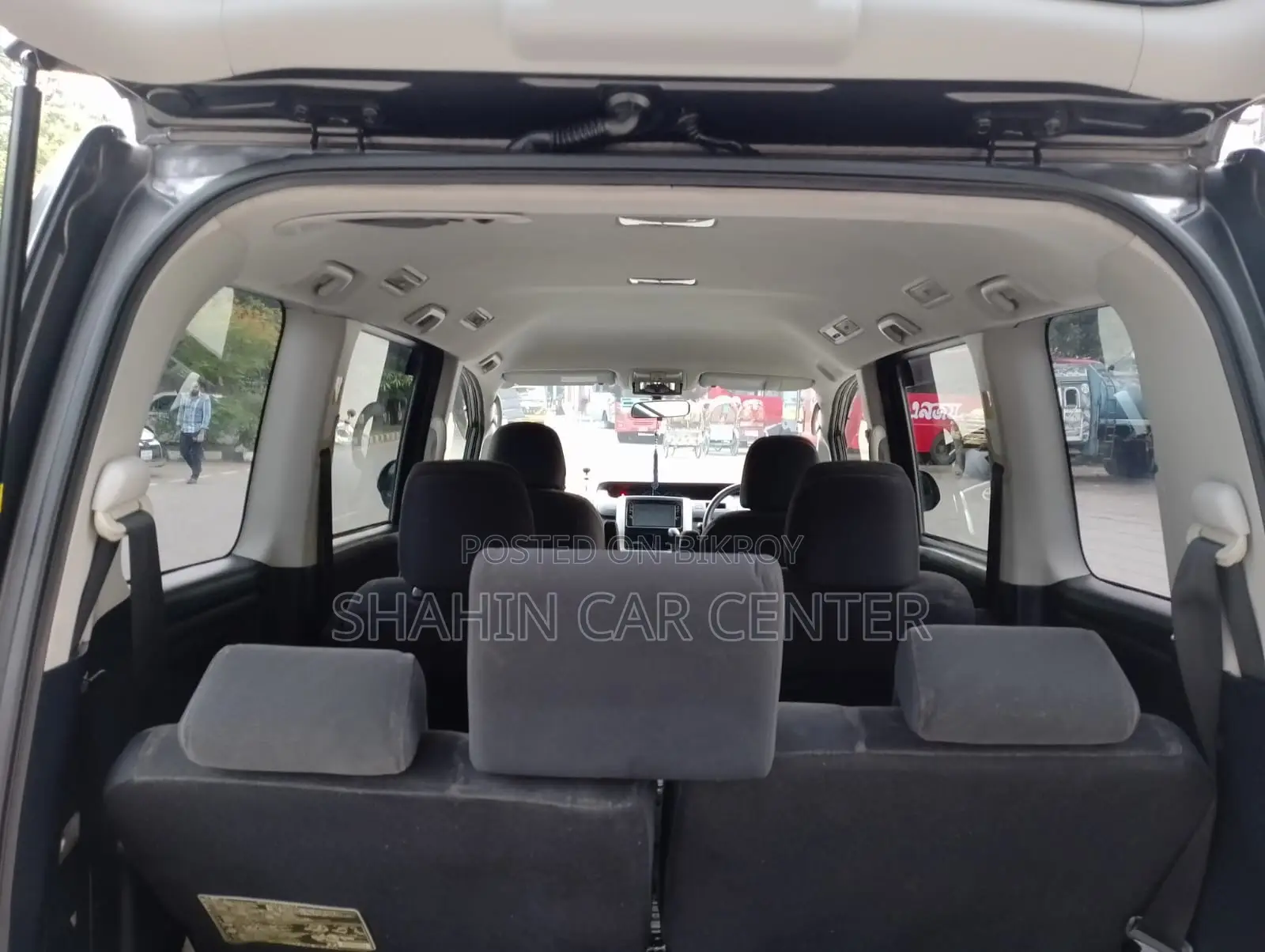 Toyota Noah 2.0 143hp AWD (7 Seater) 2012 Gray