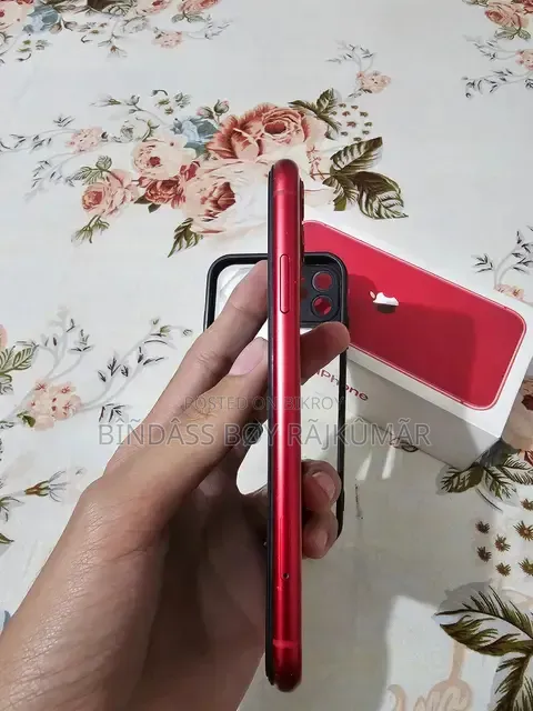 অ্যাপল আইফোন ১১ চৌষট্টি জিবি রেড