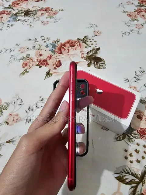 অ্যাপল আইফোন ১১ চৌষট্টি জিবি রেড