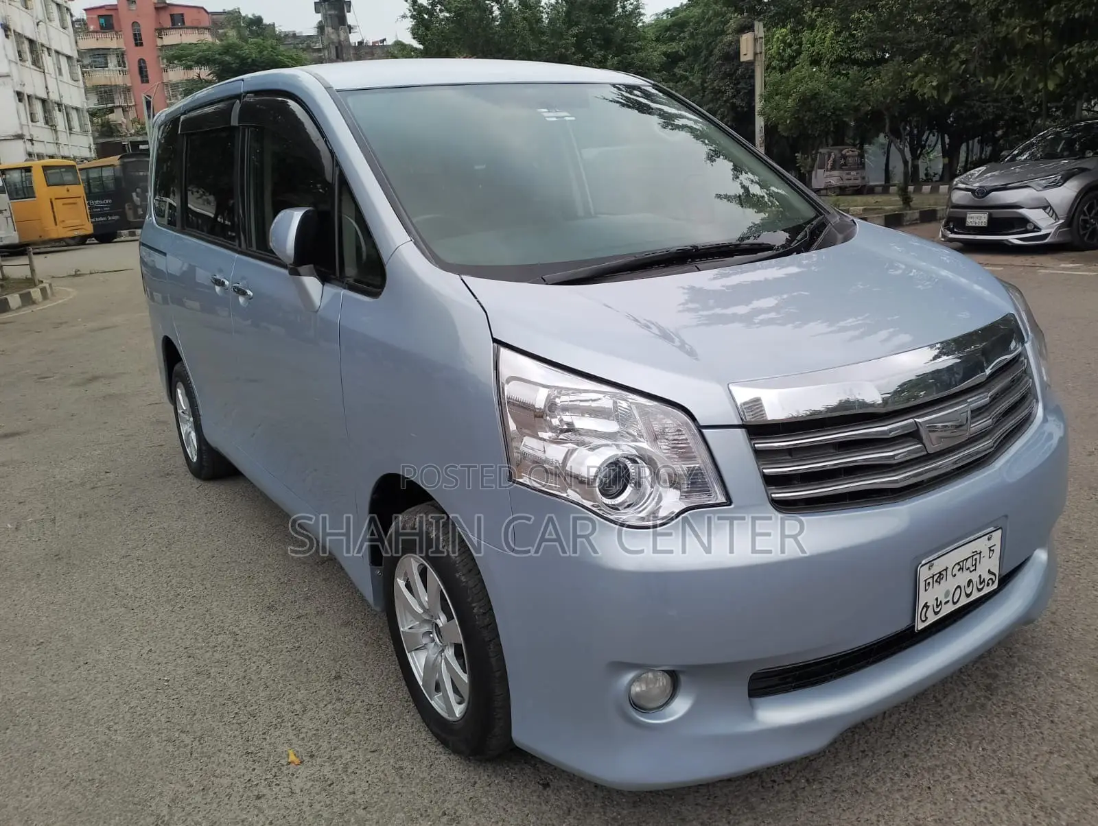 Toyota Noah 2.0 143hp AWD (7 Seater) 2010 Blue