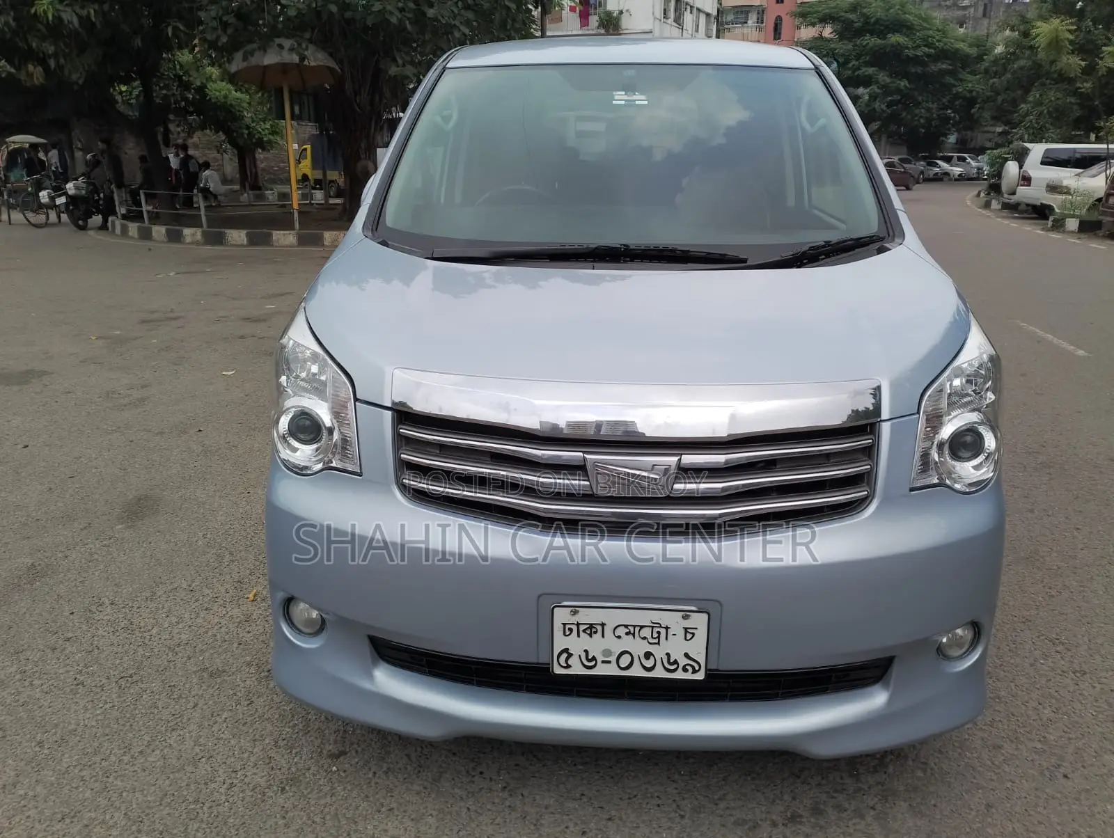 Toyota Noah 2.0 143hp AWD (7 Seater) 2010 Blue