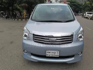 টয়োটা নোয়া ২.০ ১৪৩এইচপি এডব্লিউডি (৭ সিটার) ২০১০ নীল