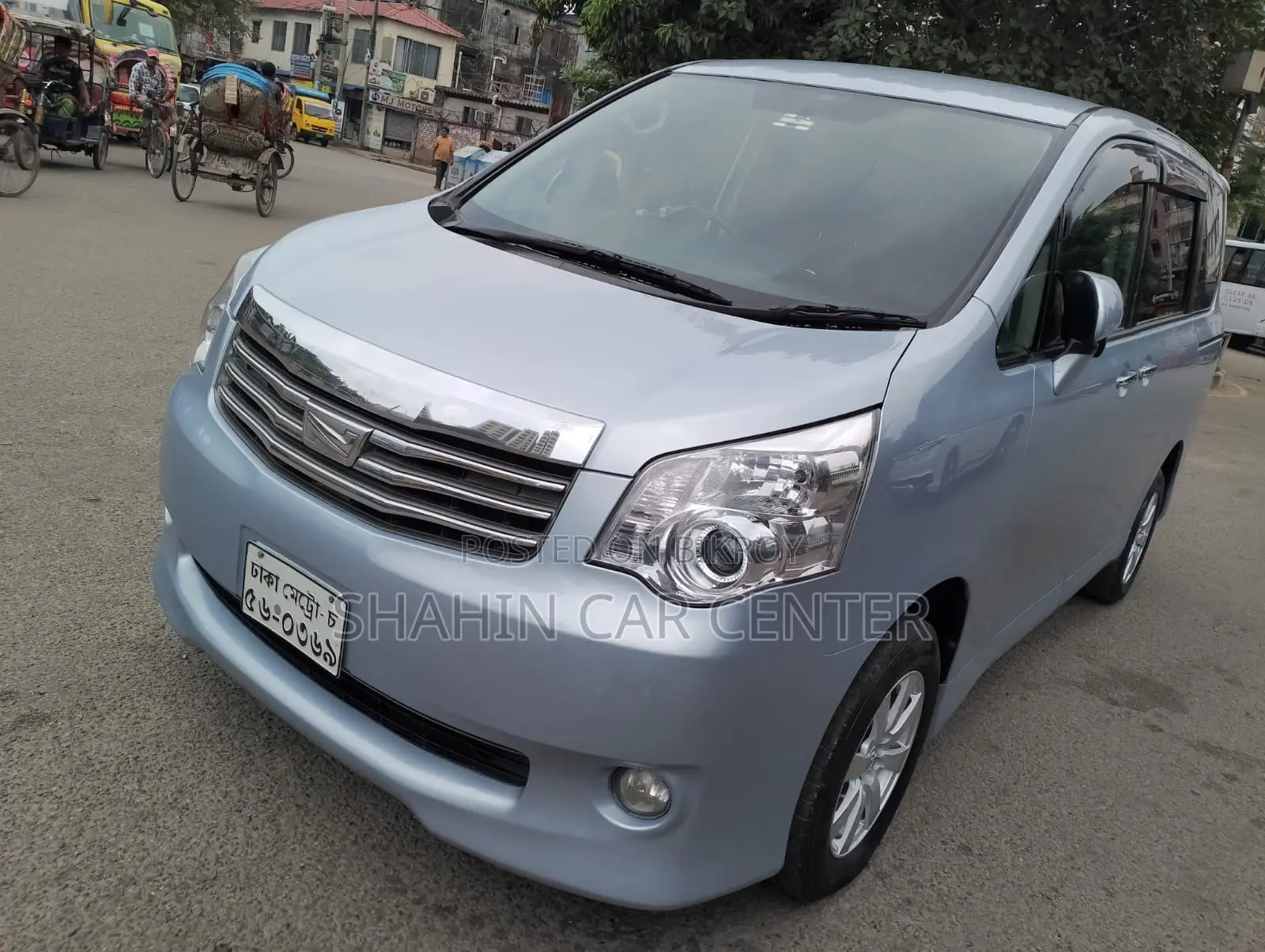Toyota Noah 2.0 143hp AWD (7 Seater) 2010 Blue
