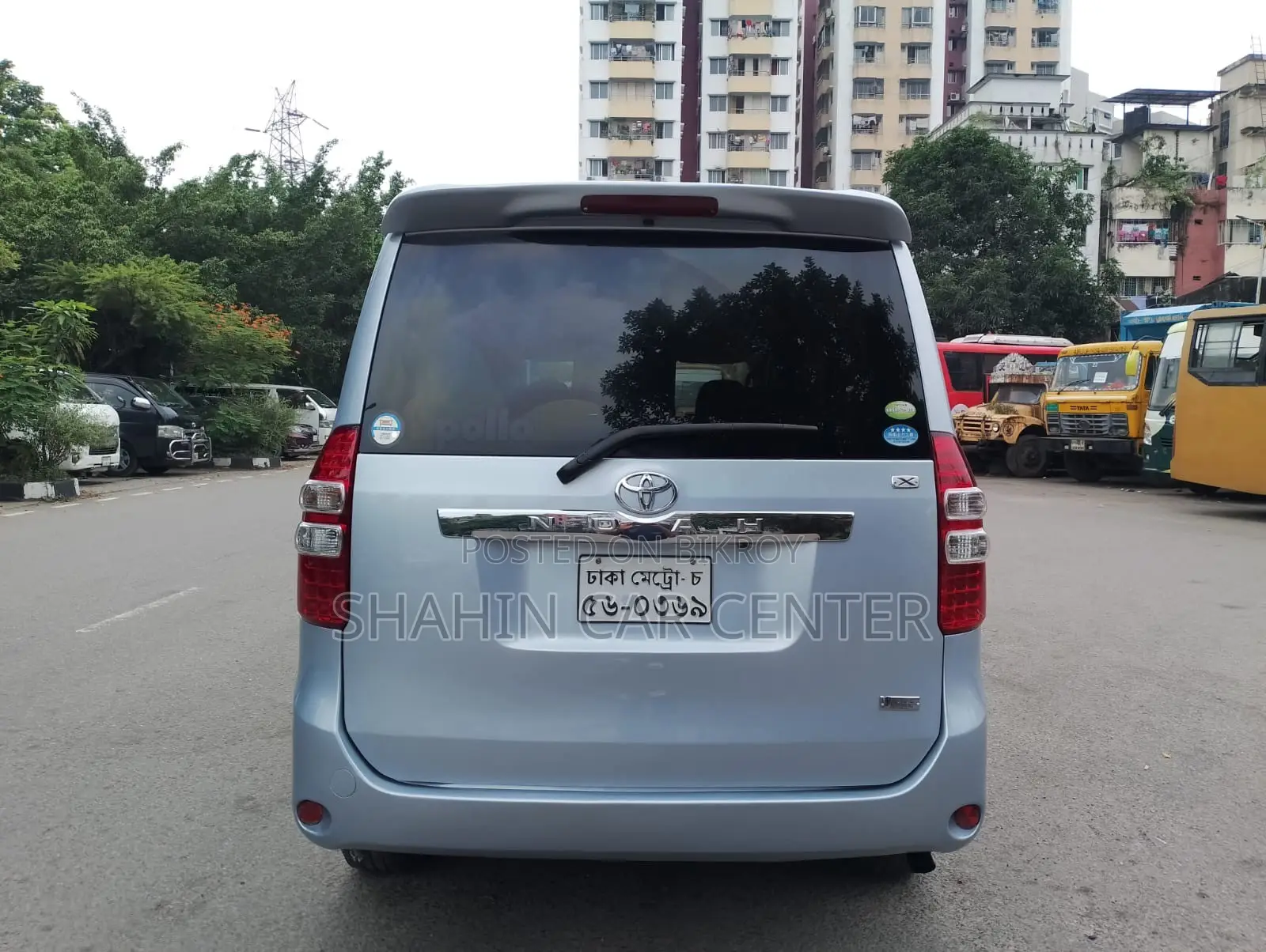 Toyota Noah 2.0 143hp AWD (7 Seater) 2010 Blue