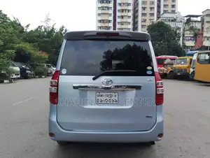 Toyota Noah 2.0 143hp AWD (7 Seater) 2010 Blue