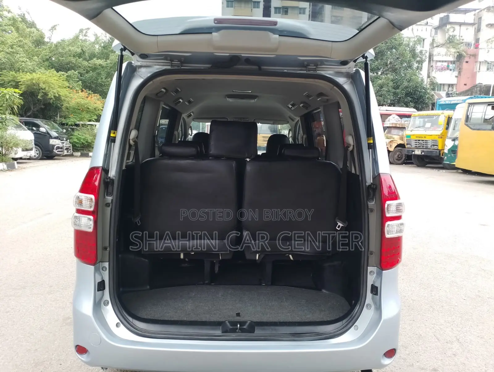 Toyota Noah 2.0 143hp AWD (7 Seater) 2010 Blue