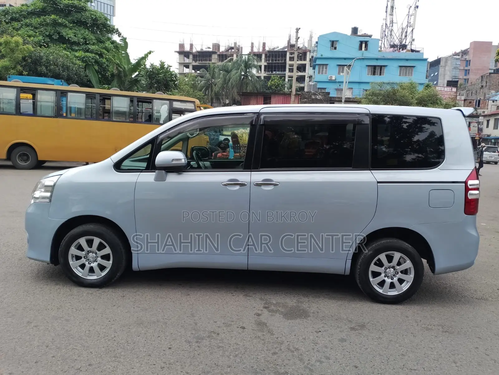 Toyota Noah 2.0 143hp AWD (7 Seater) 2010 Blue