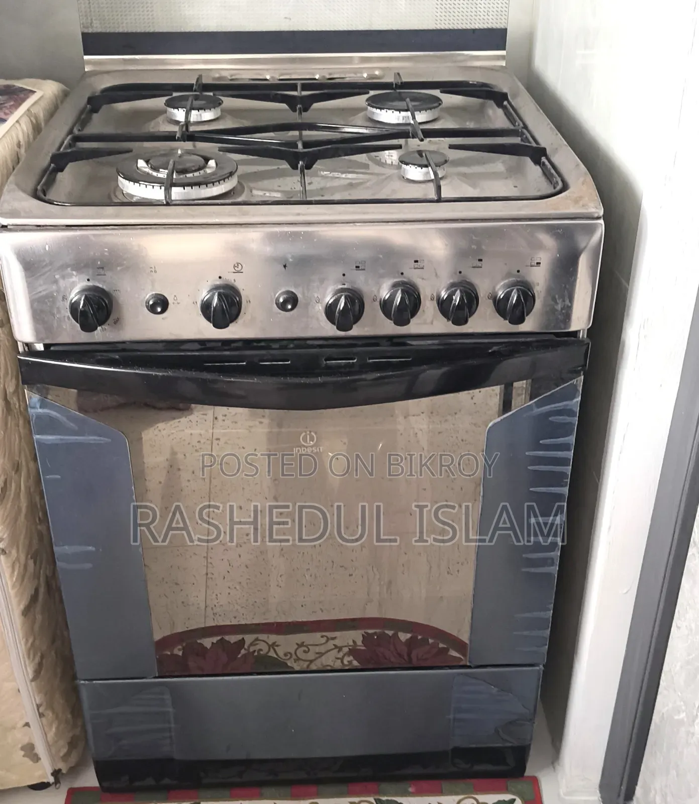 Indesit 4-Burner Standing Gas Cooker With Built-in Oven