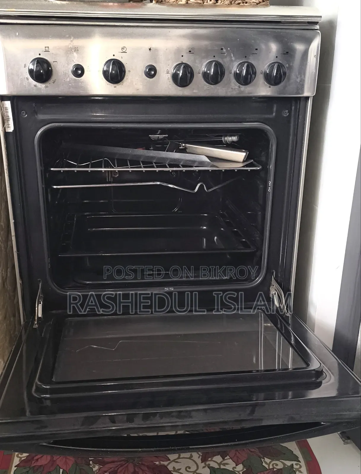 Indesit 4-Burner Standing Gas Cooker With Built-in Oven