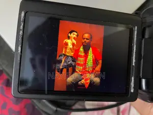 ক্যানন ৭০০ডি ৫০ মিমি এসটিএম লেন্স সহ | চমৎকার অবস্থা