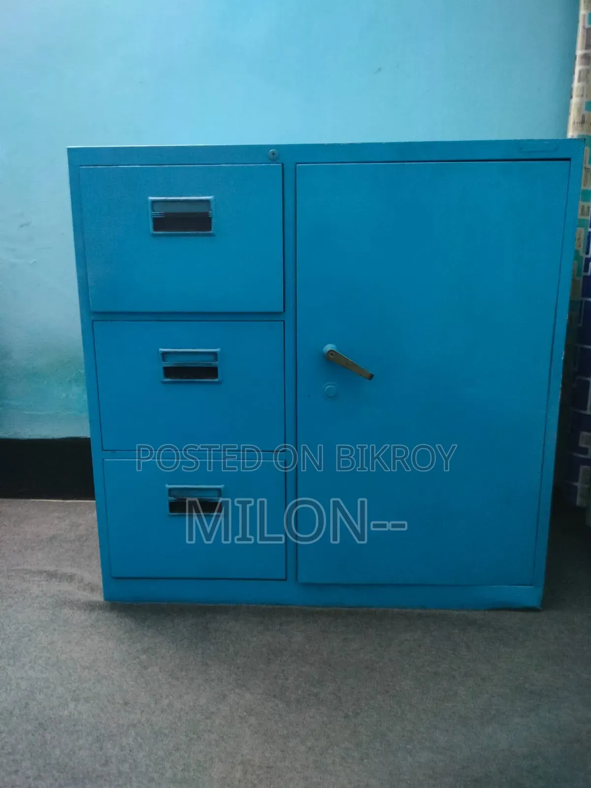 ফাইল কেভিনেট বিক্রি করা হবে