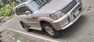 টয়োটা ল্যান্ড ক্রুজার প্রাডো ২০০০ পার্ল
