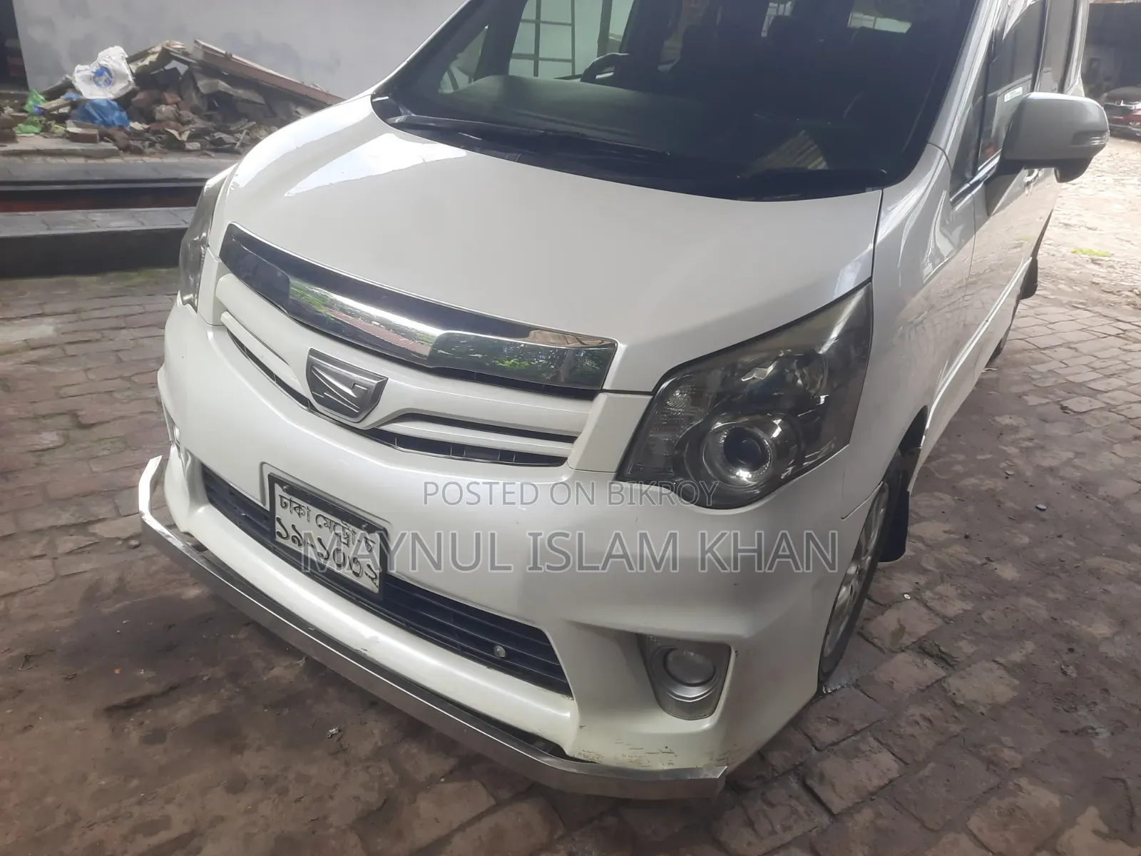 Toyota Noah 2013 White