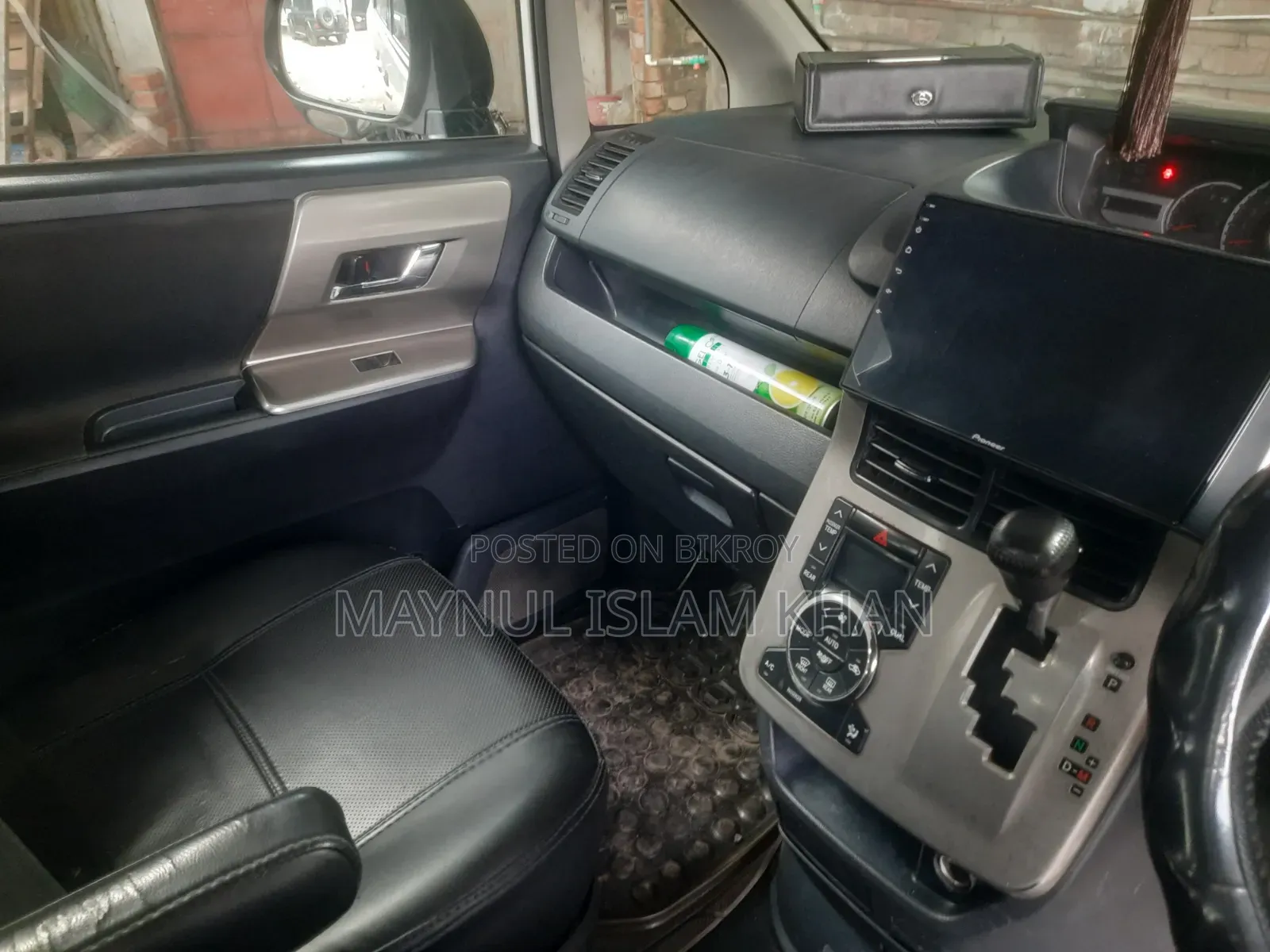 Toyota Noah 2013 White