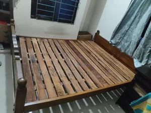 Bed (5 Feet by 6.5 Feet)