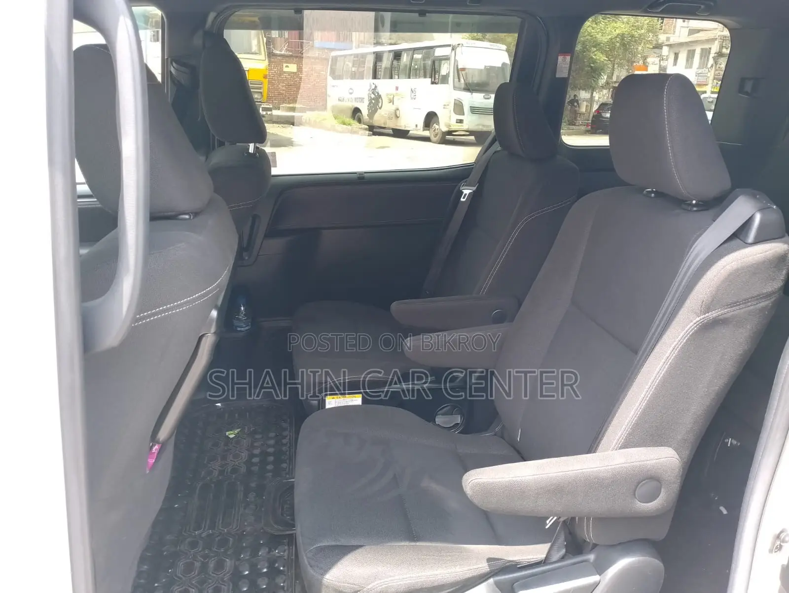 Toyota Esquire 1.8 FWD Hybrid (7 seater) 2018 Pearl