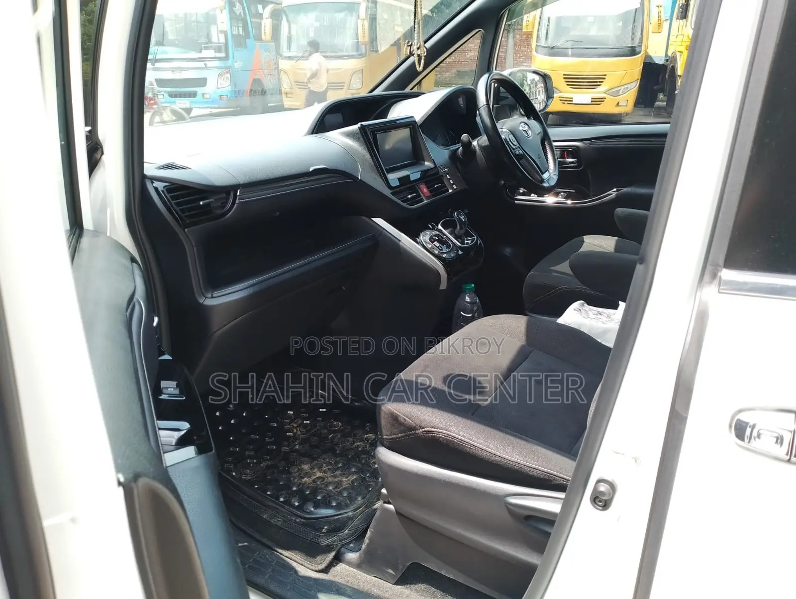 Toyota Esquire 1.8 FWD Hybrid (7 seater) 2018 Pearl