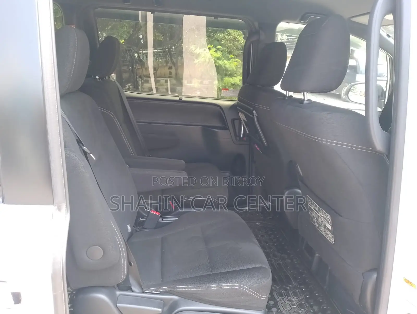 Toyota Esquire 1.8 FWD Hybrid (7 seater) 2018 Pearl