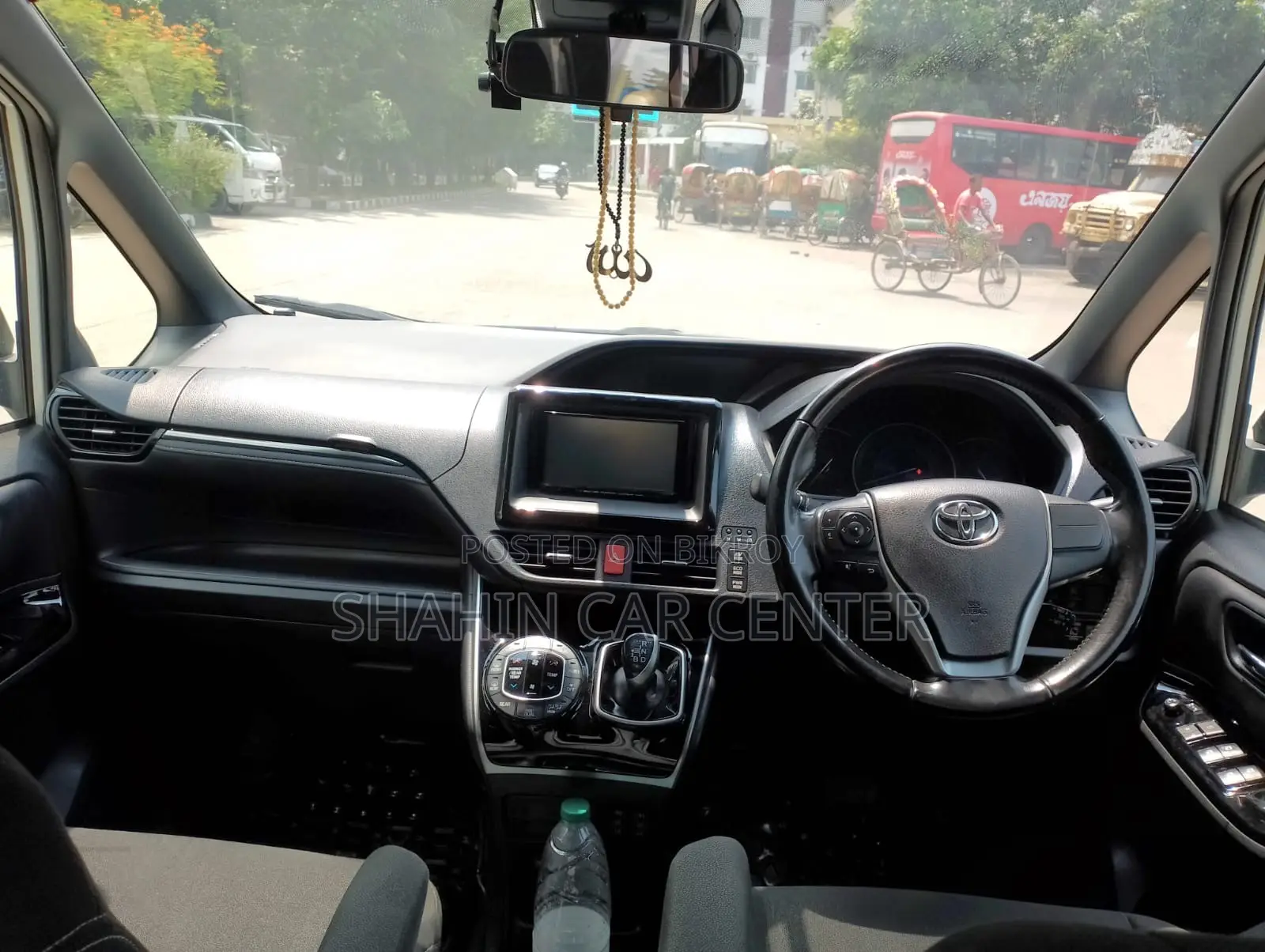 Toyota Esquire 1.8 FWD Hybrid (7 seater) 2018 Pearl