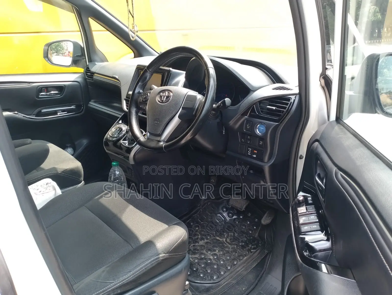 Toyota Esquire 1.8 FWD Hybrid (7 seater) 2018 Pearl