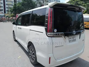 Toyota Esquire 1.8 FWD Hybrid (7 seater) 2018 Pearl