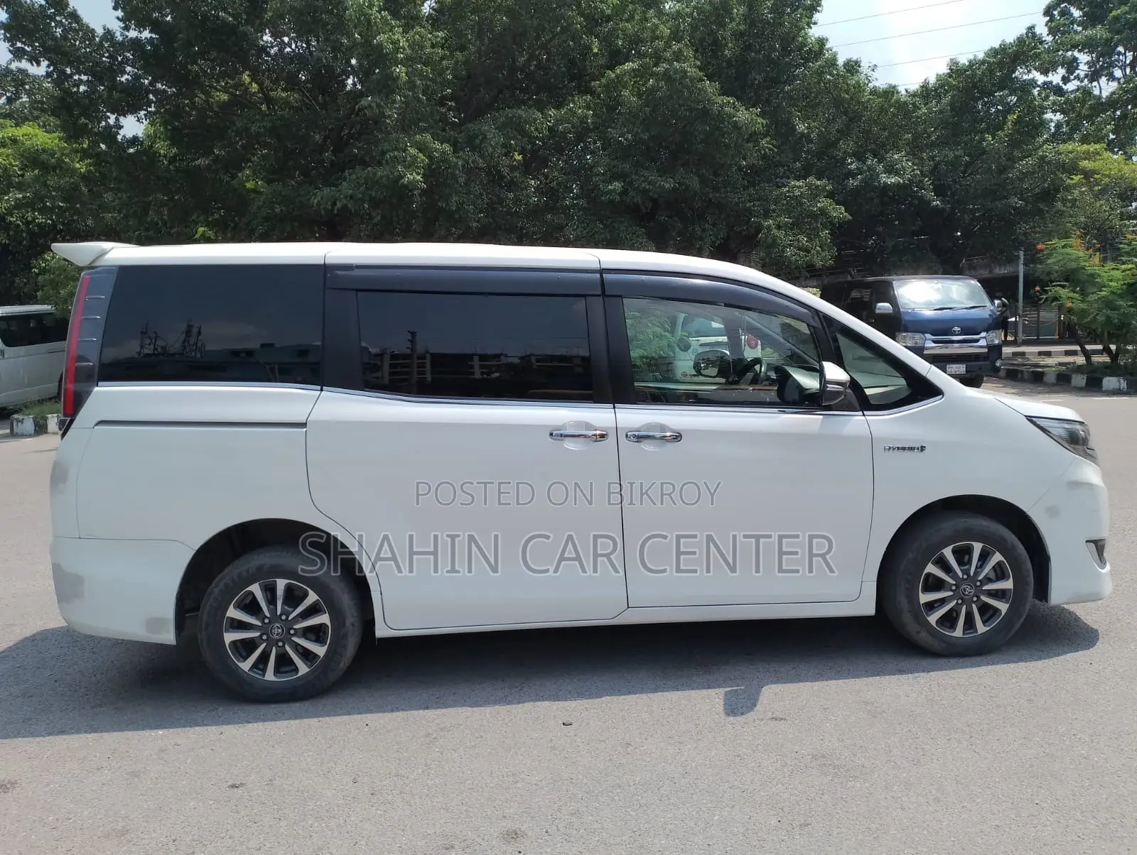 Toyota Esquire 1.8 FWD Hybrid (7 seater) 2018 Pearl