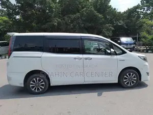 Toyota Esquire 1.8 FWD Hybrid (7 seater) 2018 Pearl