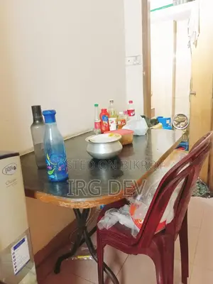 ব্যবহৃত আসবাবপত্র