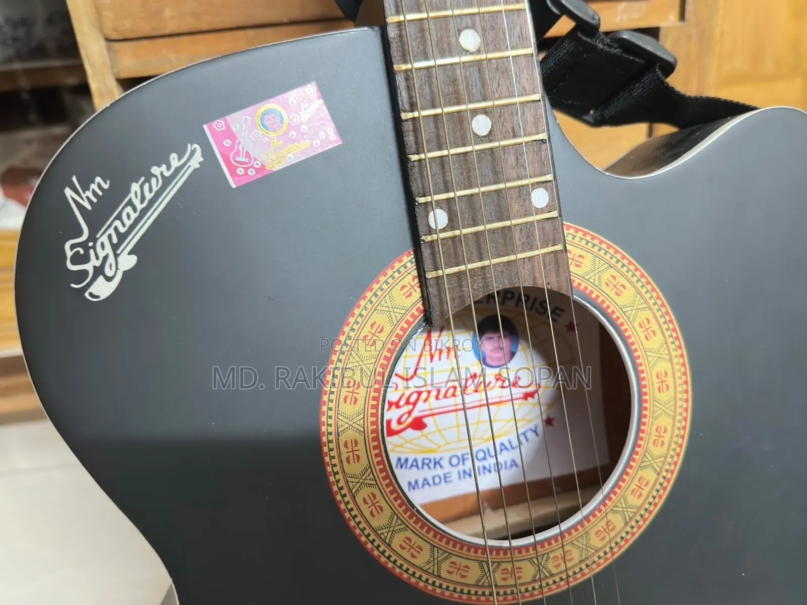 Original Signature Brand Guitar, Fresh Condition, Bought 2 Months Ago.